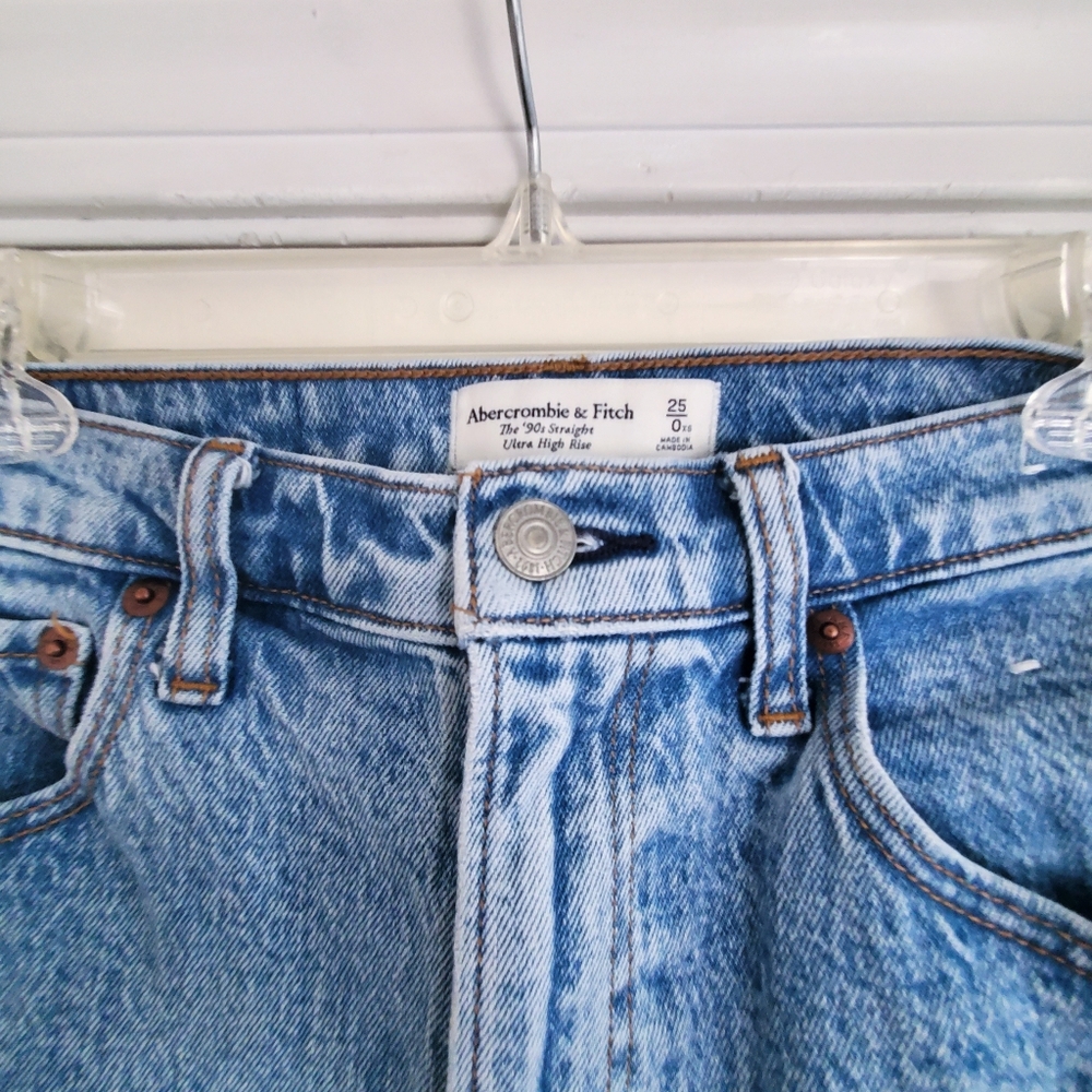 A&F | High Rise Straight Jeans - Picture 5 of 5
